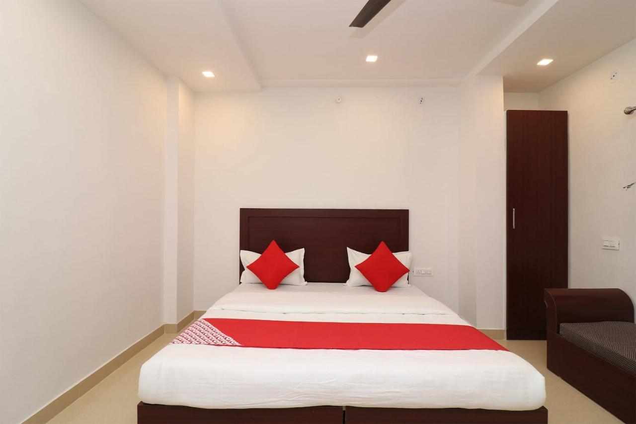 Oyo 1021 Hotel Gayatri Residency Tirath Экстерьер фото