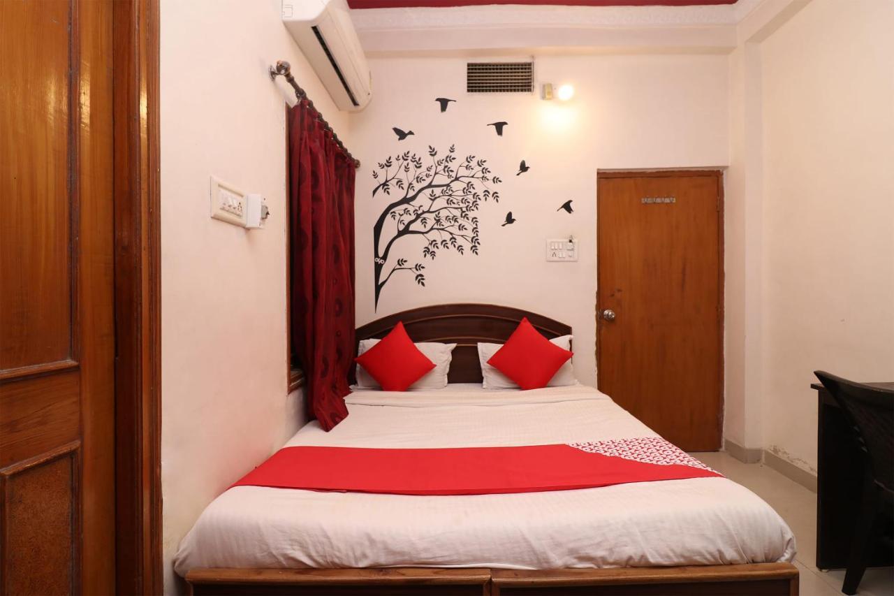 Oyo 1021 Hotel Gayatri Residency Tirath Экстерьер фото